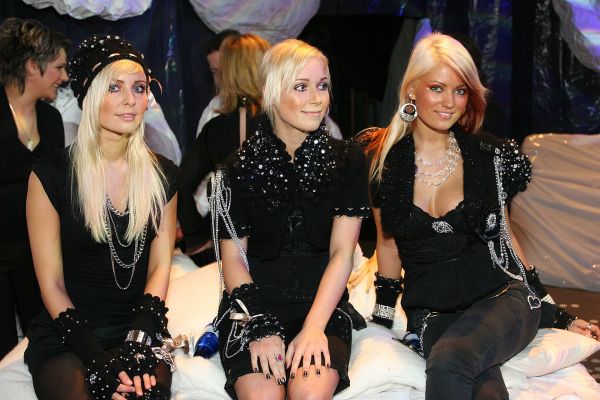 Wikipedia (https://en.wikipedia.org/wiki/Vanilla_Ninja)