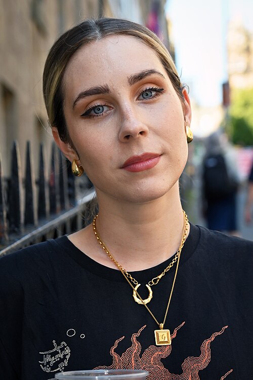 Wikipedia (https://en.wikipedia.org/wiki/Stevie_Martin)