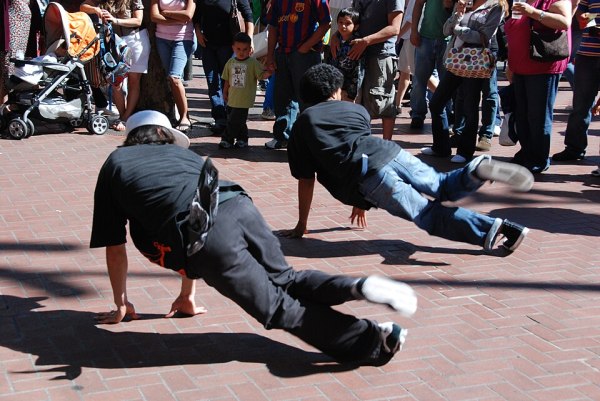 Wikipedia (https://en.wikipedia.org/wiki/Breakdancing#Styles)
