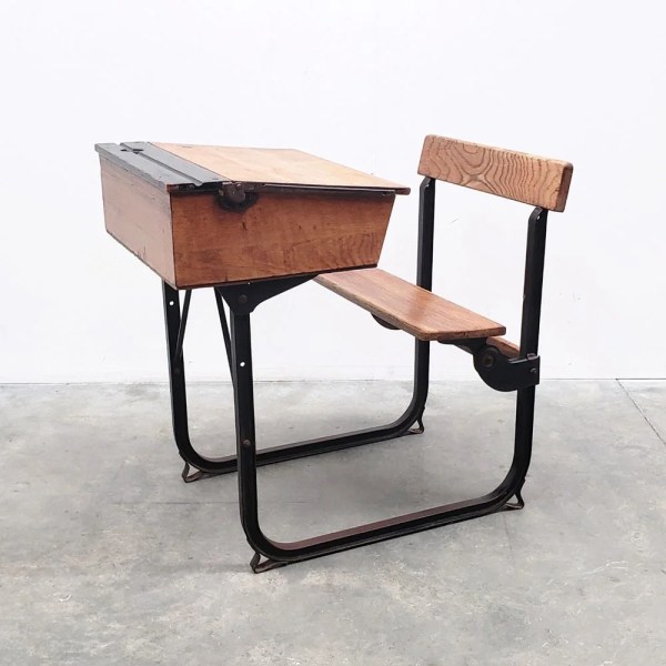 The Old Cinema (https://www.theoldcinema.co.uk/midcentury-school-desk-by-james-leonard-for-esavian-c-1950.html?srsltid=AfmBOoq3AyNBWHopAcgAZzWUaexPjFUFN2FPkoYu97Qv6SeAYLzt6LrO)